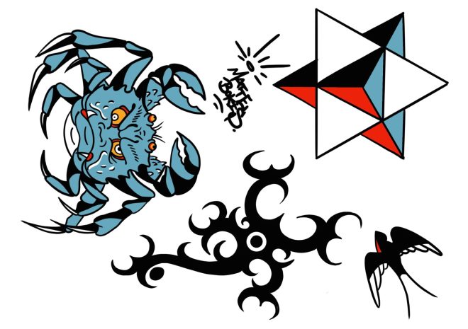 Tatueringar av en krabba, sjöstjärna och svala ritade av en tatuerare.